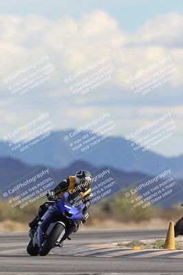 media/Nov-16-2025-Race Pace (Sun) [[8c5fa54630]]/Non Verified Riders (1st 20 Minutes)/5-Turn 15 (110pm)/